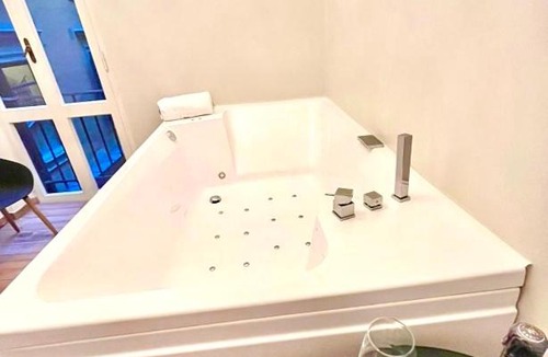 Rione VIII Sant'Eustachio Apartment | Pantheon Luxury Jacuzzi Apartment