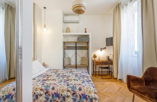 Parma City Centre Apartment | PARMA EXPRESS Traveller's Lodging front Station FS PARKING & Bicycle Storage