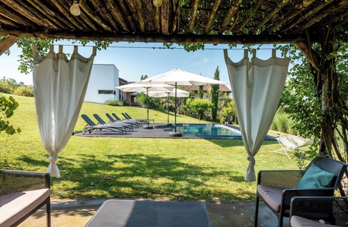 Novello Apartment | Pool house 5 mins from town among vineyards