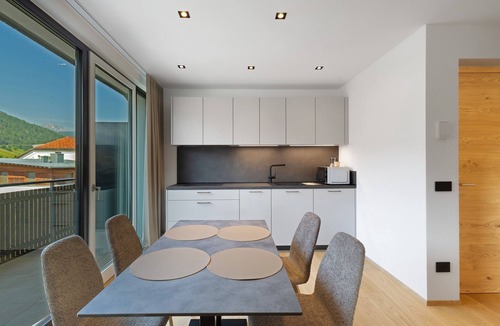 Villabassa Apartment | Premium Apartment Hofer Heidi – Fast Internet, Free Parking