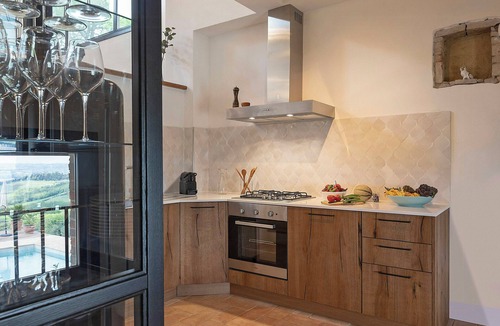 San Gimignano House | Restored barn in San Gimignano hills view