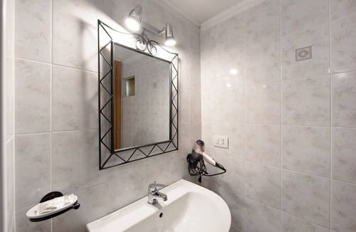 Giusvalla House | Room 'Autunno' with Mountain View, Shared Terrace and Wi-Fi