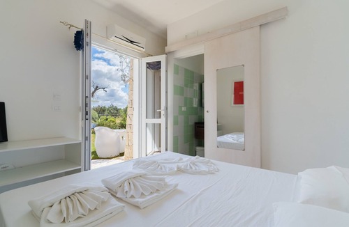 Tuglie House | Room 'Core Resort - Basic 4' with Shared Pool, Wi-Fi and Air Conditioning