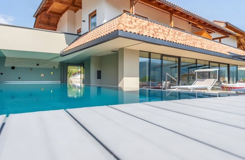 Castelvecchio Alto Apartment | Room 'Weinbergblick' with Mountain View, Shared Pool and Wi-Fi
