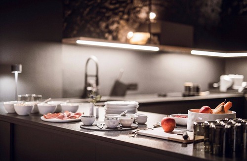 Rasun di Sopra Apartment | Rousa Little Guesthouse Cosy Sky – Breakfast Included!