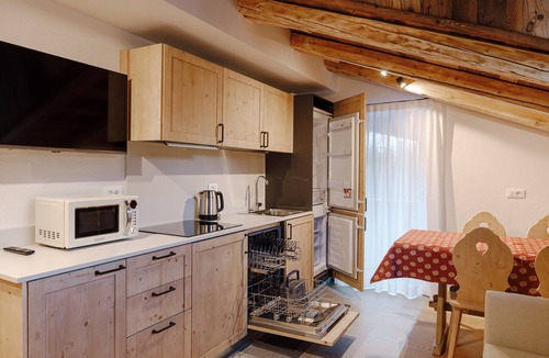 Livinallongo del Col di Lana Apartment | Sas Ciapel Apartment with Mountain Views, Shared Terrace and Wi-Fi