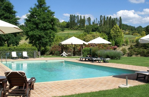 Montone House | Spacious Holiday Home in Montone with Swimming Pool