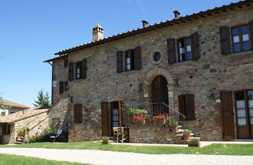 Montone House | Spacious Holiday Home in Montone with Swimming Pool