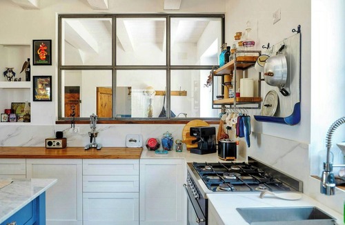 Monterosso House | Stone villa with views in the Marche hills