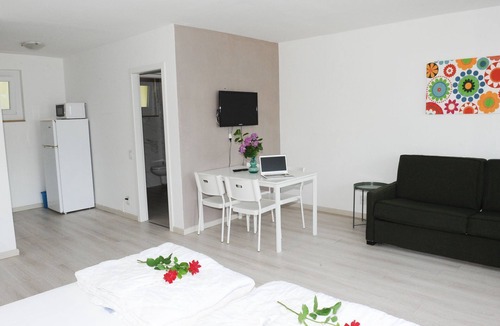 Campagnola Apartment | Studio mit Seeblick, BBQ und Gemeinschaftspool by Interhome