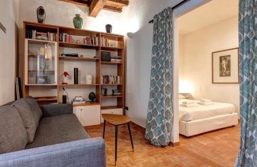 San Lorenzo Apartment | Stufa Apartment by Mamo Florence