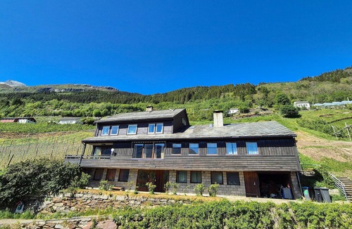 Ullensvang Apartment | Stunning apartment in Grimo with WiFi