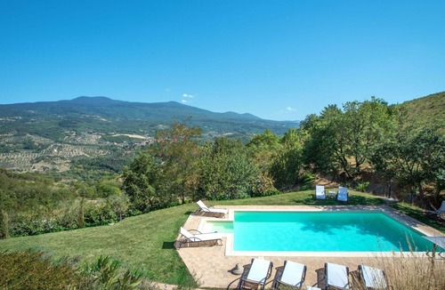 Seggiano House | Stunning private villa with private pool, WIFI, hot tub, TV, patio, pets allowed and panoramic v.
