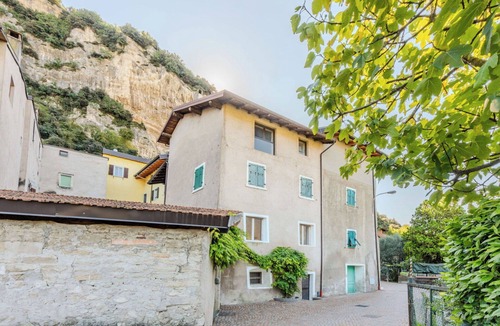 Arco House | Stunning private villa for 8 people with WIFI, TV, patio and pets allowed