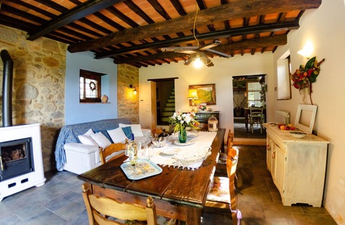 Massa e Cozzile Villa | Stunning villa for 5 people with private pool, WIFI, TV, veranda and pets allowed
