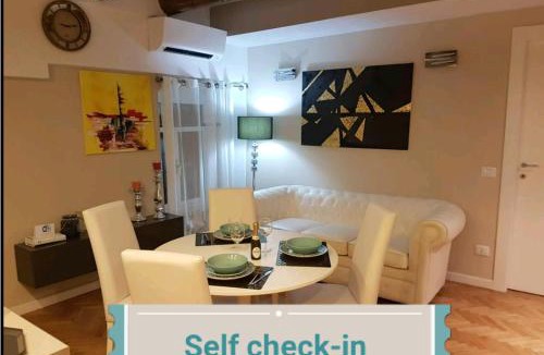 La Spezia Historic Centre Apartment | Suite Home 5 Terre