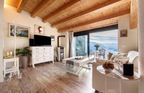 Perledo House | Summer and Winter