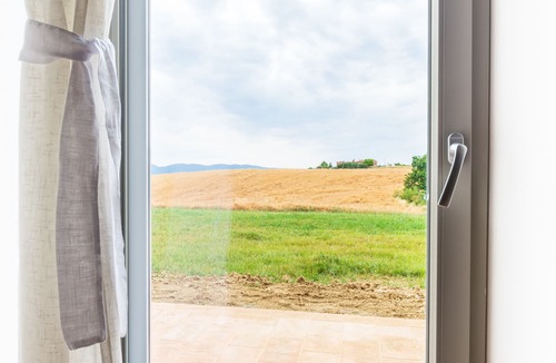 Sovicille Apartment | The Tuscan arches - with 3 garden accesses!