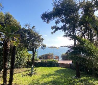 Rosignano Marittimo Apartment | Tuscan seafront apartment with private access to sea