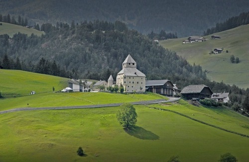 San Martin de Tor Apartment | Tyrolean style three-room apartment