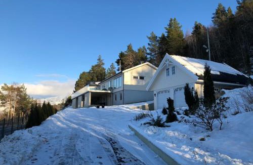 Leikanger Municipality Apartment | Vangsnes - charming apartment with Fjord view