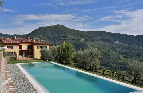 Lucca Villa | Villa in Santo Stefano with 5 bedrooms sleeps 10