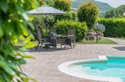 Acqualagna Villa | Villa Margot - Private villa, 5 bedrooms, pool, pets, A/C, Wi-Fi, Marche