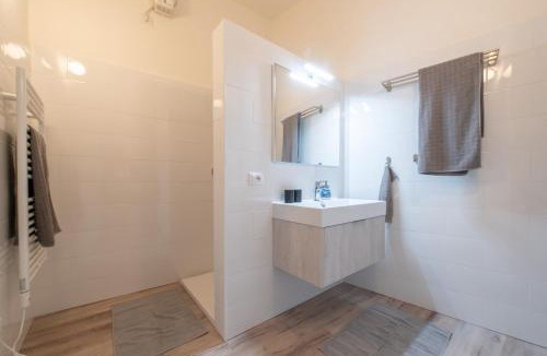 Monte del Lago Apartment | Waterfront Studio