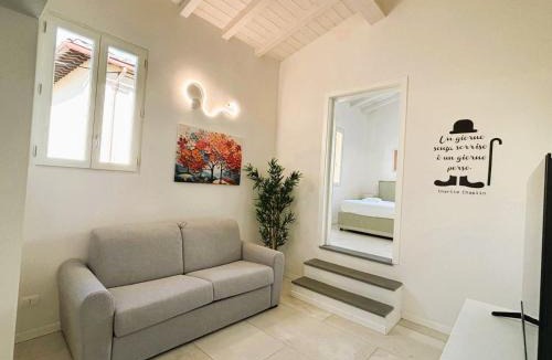 Isolotto Apartment | White Iris Apartment