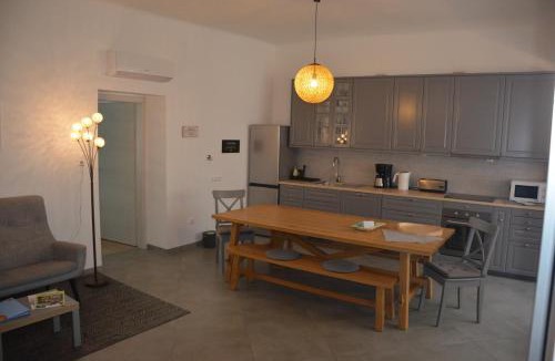 Rust Apartment | Windstill Apartments
