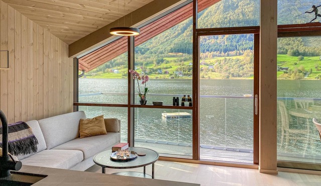 1 bedroom gorgeous home in Straumgjerde