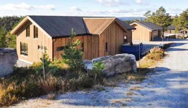4 bedroom lovely home in Dølemo
