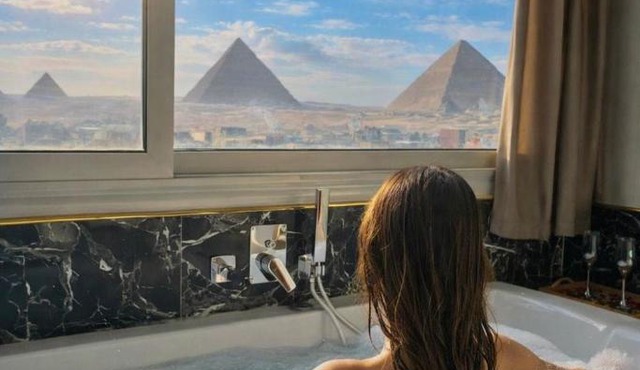 9 Pyramids & Sphinx View Apartment