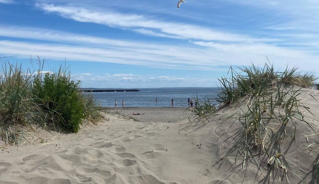 A convenient apartment near the sea and the city of Tønsberg. Sleeps 5. Single entry.
