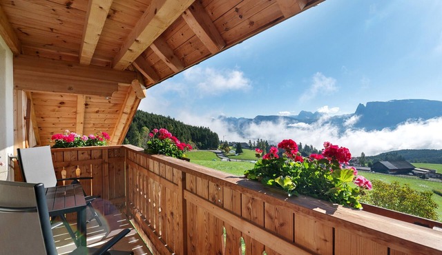 Apartment 'Alpenglühn' with Dolomite Views, Balcony and Wi-Fi