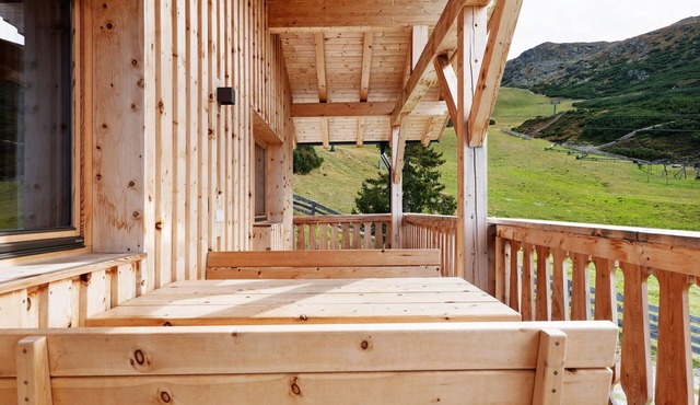 Apartment 'Upper Floor' with Mountain View, Shared Terrace and Wi-Fi