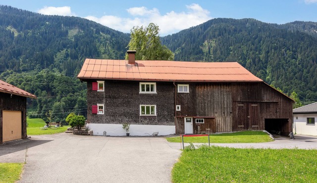 Beautifully renovated farmhouse, dream location