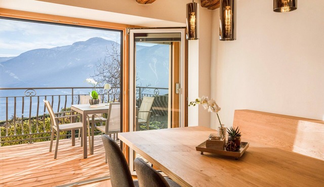 Brantenhof Design Apartment "Pomum" with Shared Garden, Sauna, Balcony & Wi-Fi