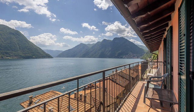 Bright penthouse on Lake Como with breathtaking view.