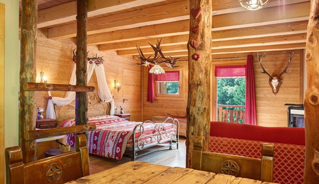 Chalet 'dei Cervi' with Mountain View, Private Garden and Balcony