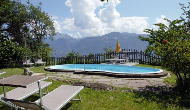 Child-friendly accommodation with swimming pool in a family environment.