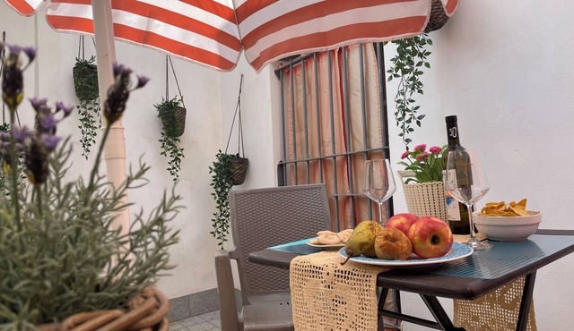 CORNABRUGIA: Modern Open Space with Private Patio - AC & 2' to Beach