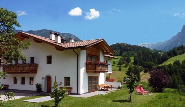 Farm Vacations - "Fewo Tofana Paalhof" with Wi-Fi & Garden