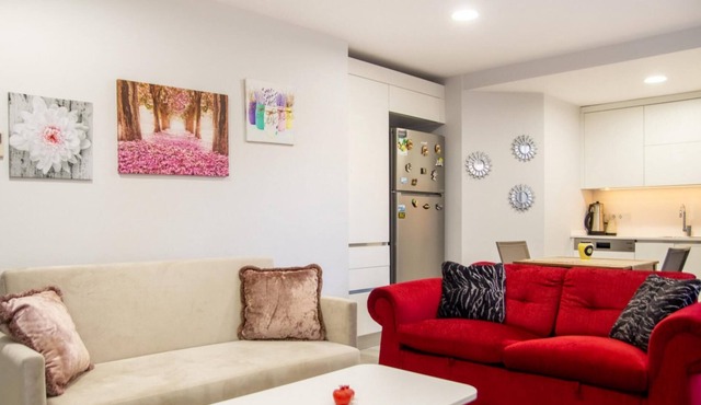 Flat with Shared Pool Close to the Beach in Cesme