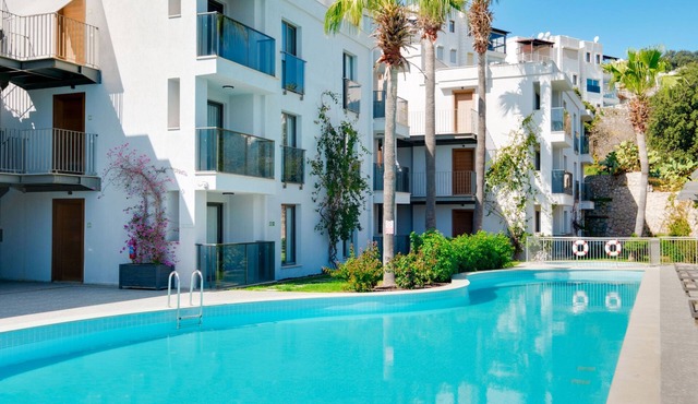 Flat with Shared Pool Near Beach in Bodrum