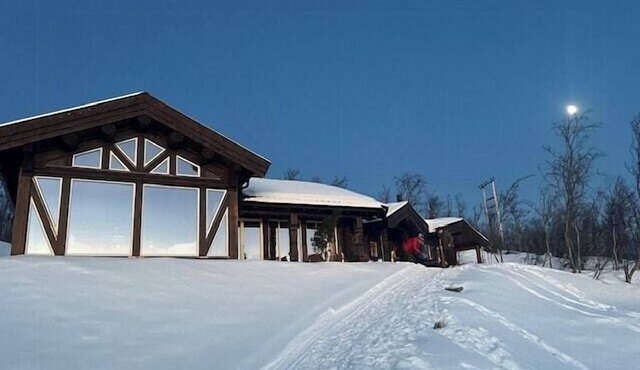 Log cabin with panoramic views of Hallingskarvet