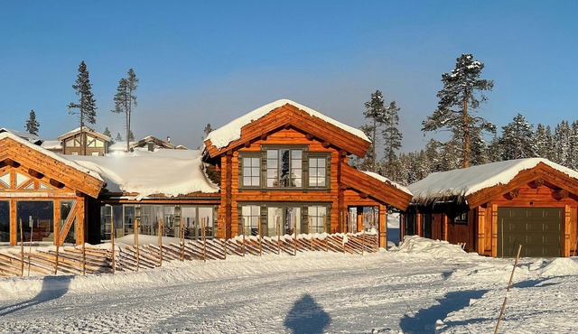 Log cabin with views over Turufjell