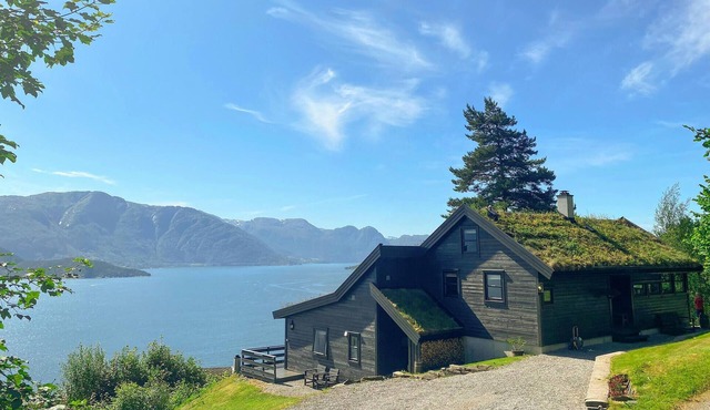 Lovely home in Norheimsund with WiFi