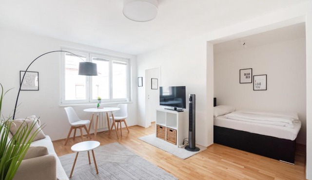 Modern, bright Studio -close to the center in a quiet area