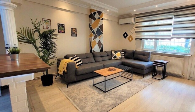 Modern Chic 2BR Apt: Vibrant Neighborhood